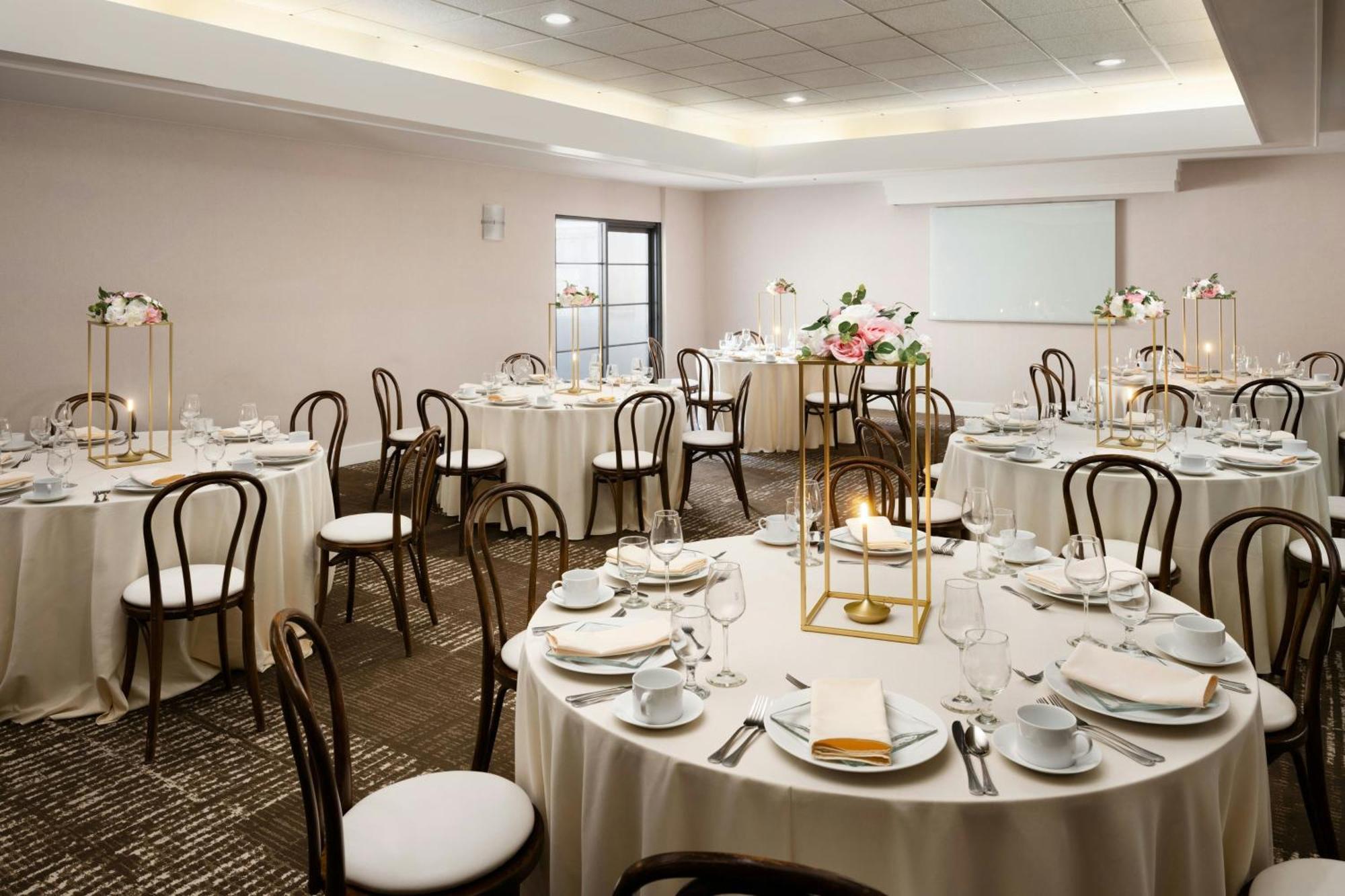 Courtyard By Marriott Los Angeles Pasadena Old Town Eksteriør bilde
